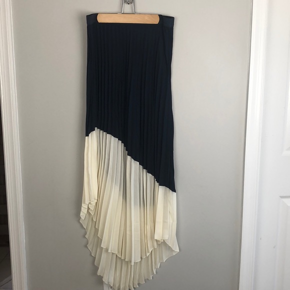 Harve Benard Dresses & Skirts - Harve Benard Skirt Navy Accordian Style Small NWT